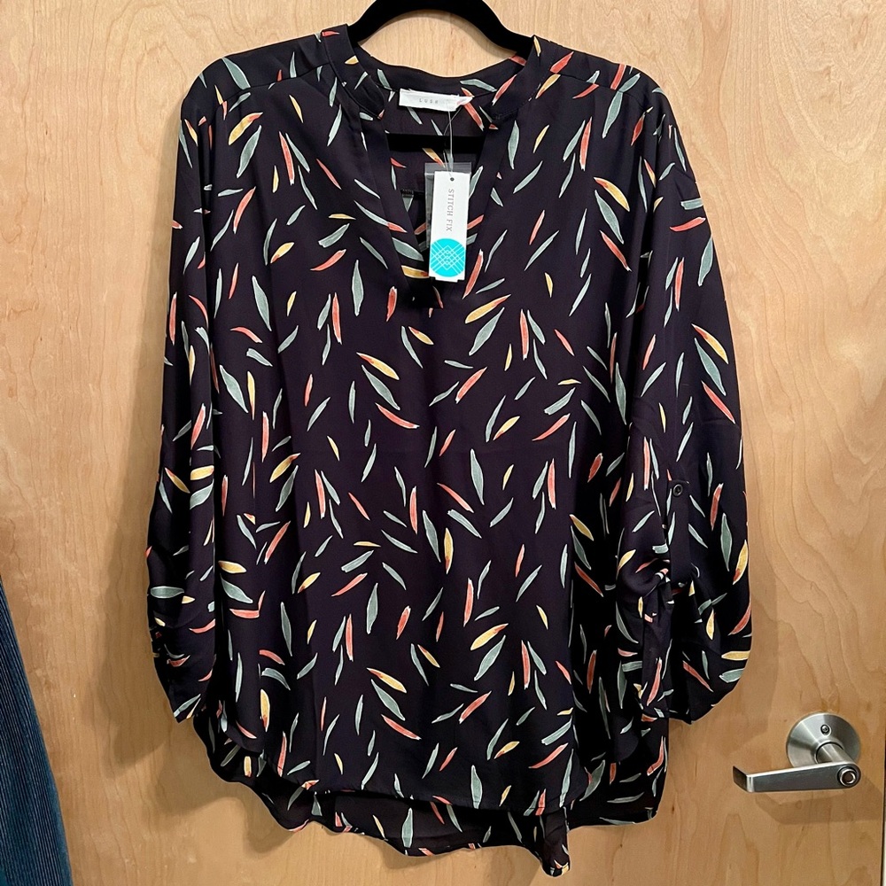 LUSH 
Warren Split Neck Blouse-navy with multicolor pattern